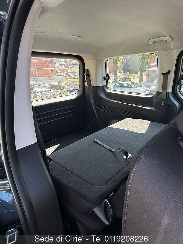 Hyundai STARIA 1.6 HEV AT 2WD 9 posti Wagon