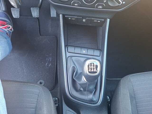 Hyundai i20 1.2 MPI MT Connectline