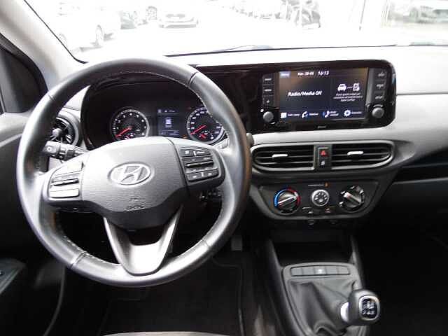 Hyundai i10 1.0 MPI Tech + CONNECT PACK SOLO 20.900 KM
