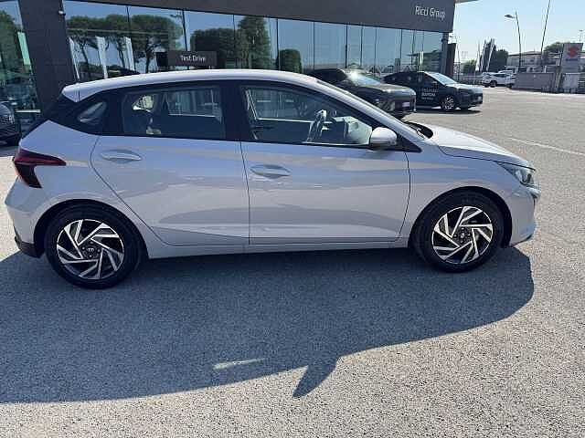 Hyundai i20 1.2 MPI MT Connectline