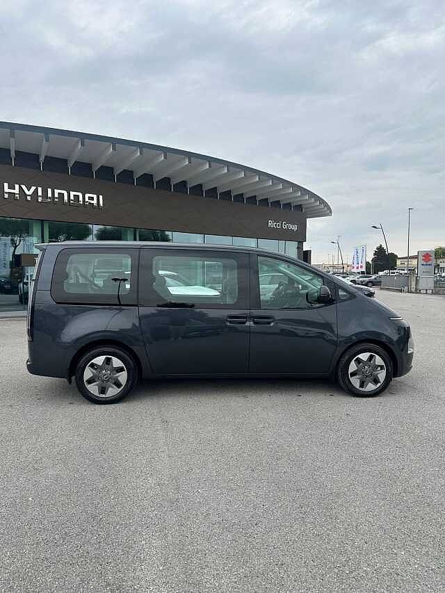 Hyundai STARIA 1.6 HEV AT 2WD 9 posti Wagon